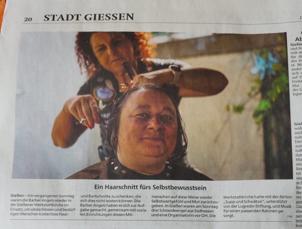 Bild von der Printausgabe der Gießener Allgemeinen Zeitung mit einem Artikel über den Besuch der Barber Angels in der Werkstattkirche